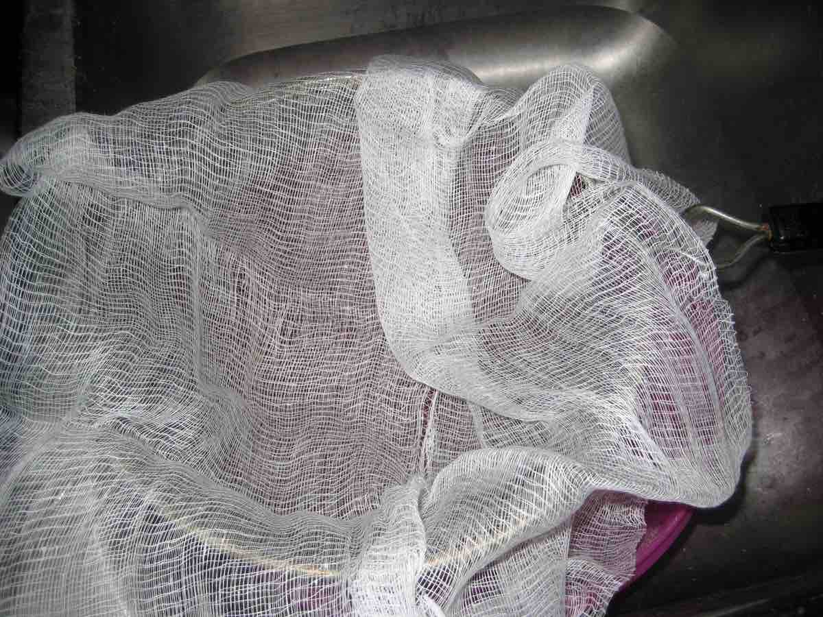 What To Use If You Don't Have A Cheesecloth? | Cooked Best